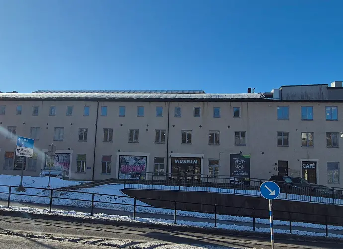 Museets fasad på långt håll.