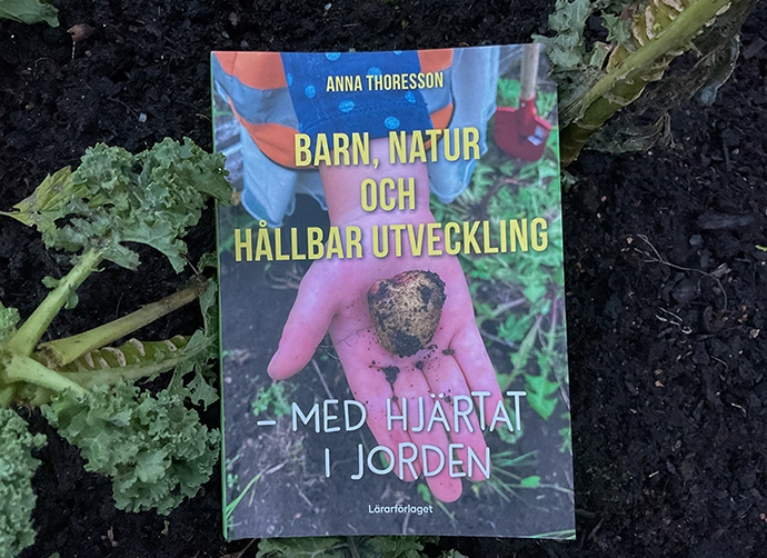 bok i en odlingsrabatt