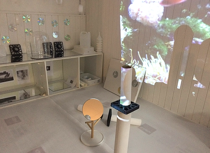 Rum på förskolan med projektion på väggen