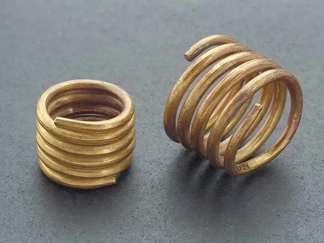Spiralringar i guld.