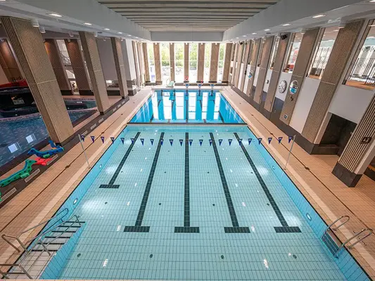 25-metersbassängen i Åbybadet. 