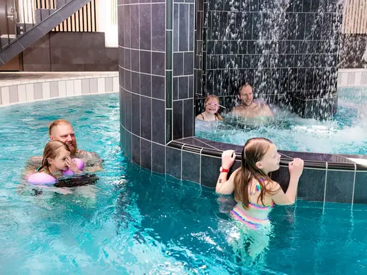 Grottan i Stora lekbassängen i Åbybadet.