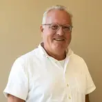 Rektor Björn Winblad i vit tröja