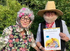 pedagoger utklädda till figurer i boken om Pettsson